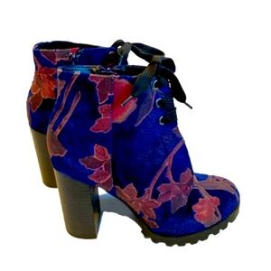 🆕 CALL IT SPRING Floral Blue Velvet Lug Sole Boots!!! Never worn!!!